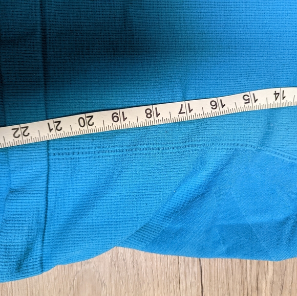 As new, Mizuno seamless thermal fit running layer - Picture 4 of 7